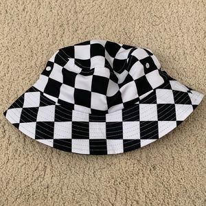 Checkered bucket hat